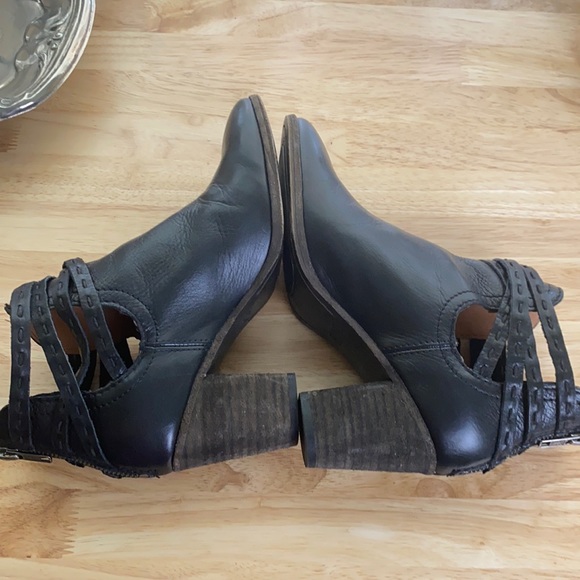 FRYE Strappy Chunky Heel Leather Booties with PickStitch accents Naomi Style - Picture 6 of 14